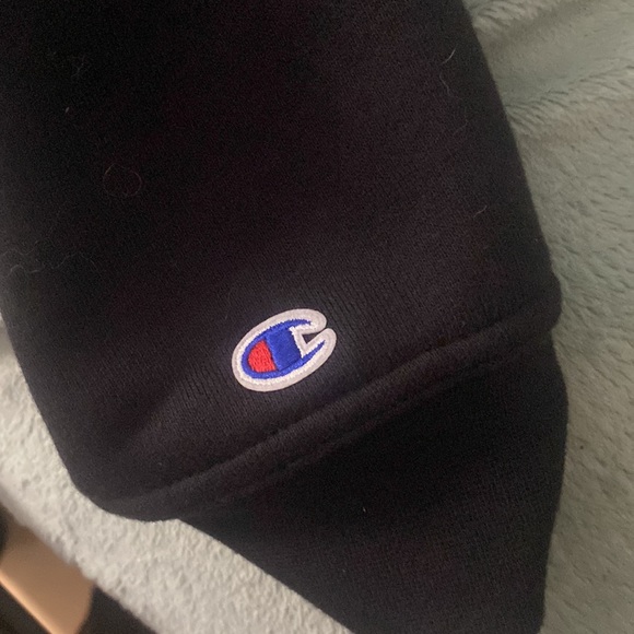 NEVER WORN CHAMPION CREWNECK! - Picture 3 of 4